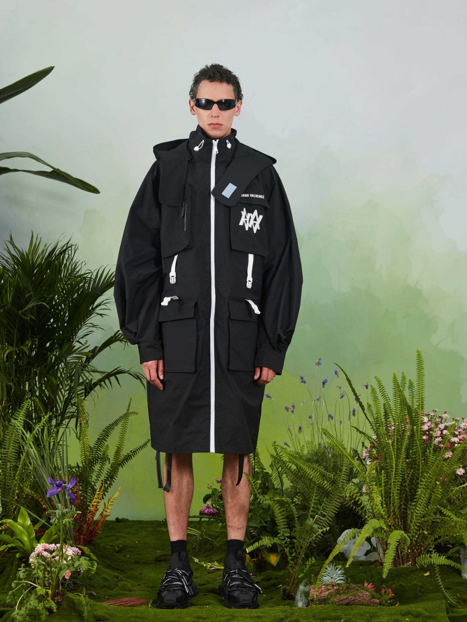 VANN VALRENCÉ Black Long Trench Coat | MADA IN CHINA