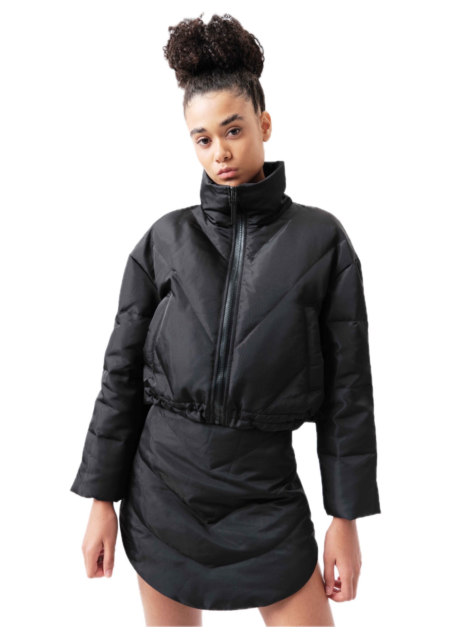 VANN VALRENCÉ Black Short Down Jacket | MADA IN CHINA