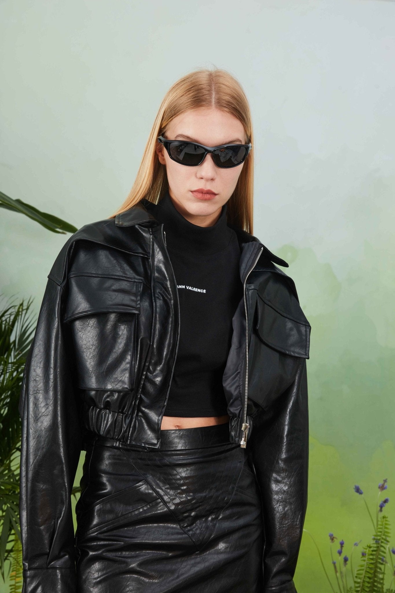 VANN VALRENCÉ Black Women Short Leather Coat | MADA IN CHINA