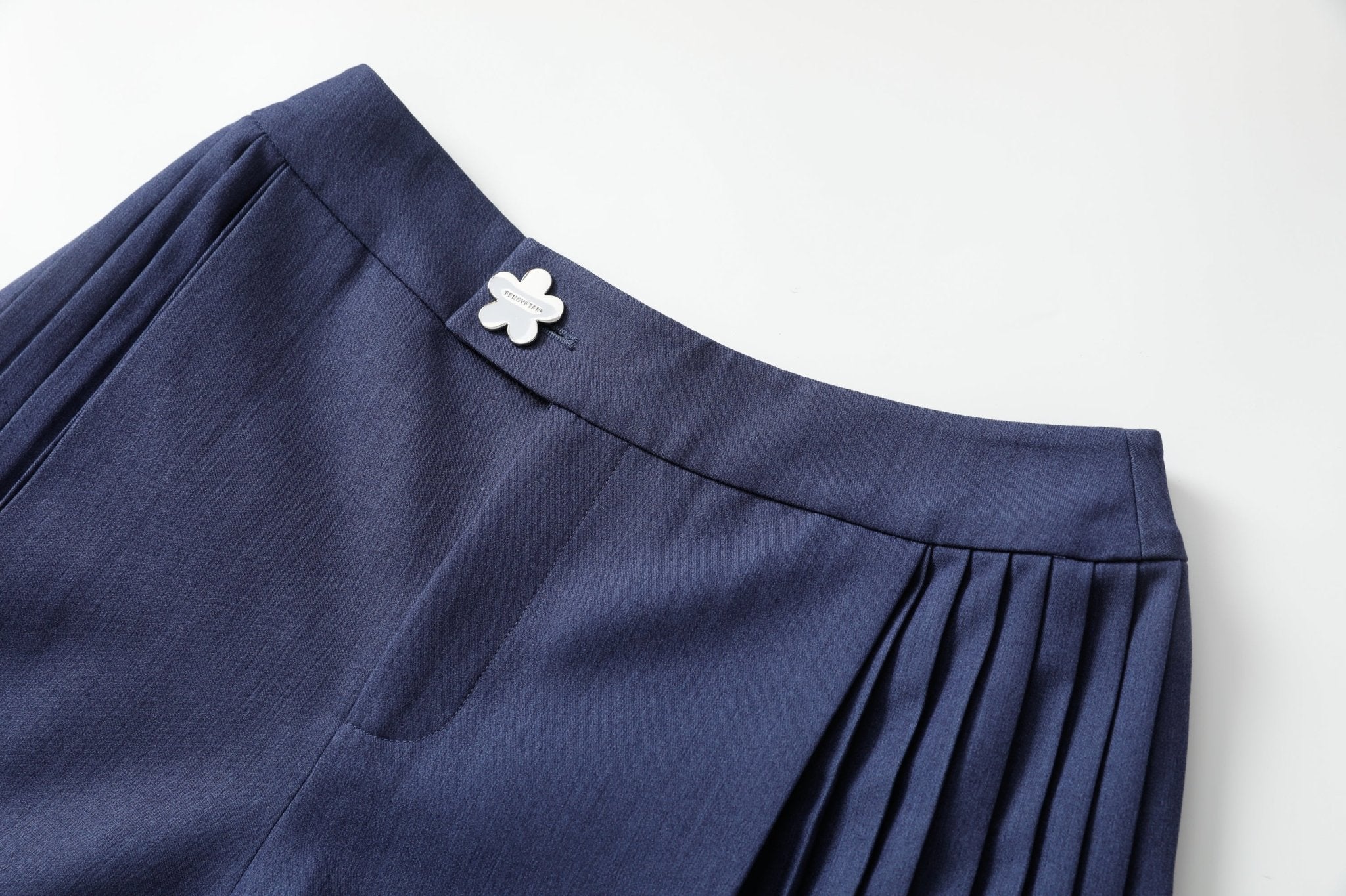 FENGYI TAN Blue Pieced Pleated Shorts | MADA IN CHINA