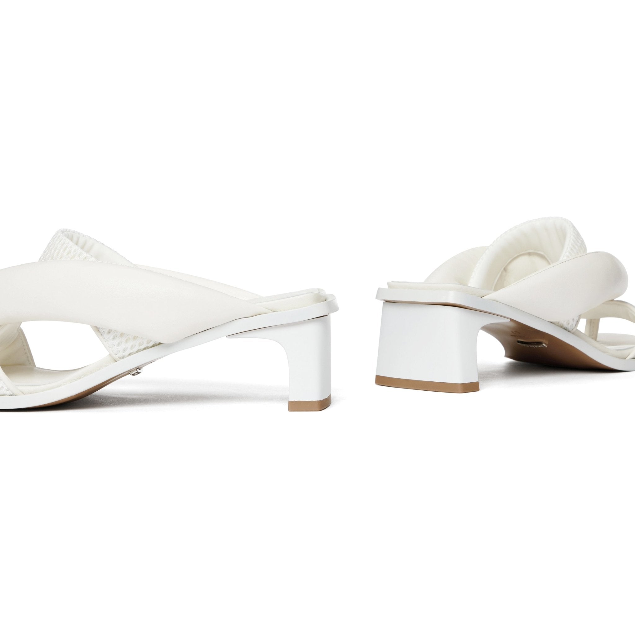 LOST IN ECHO Bread-Filled High-Heeled Flip Flops White | MADA IN CHINA