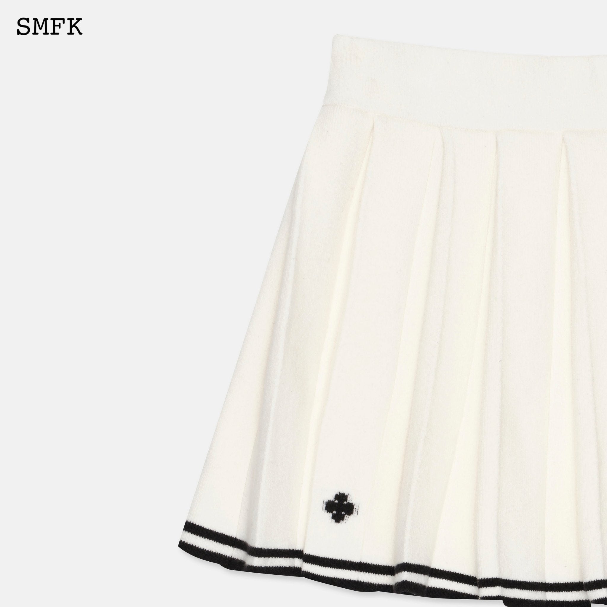 SMFK Compass Academy White Cashmere Pleated Skirt | MADA IN CHINA