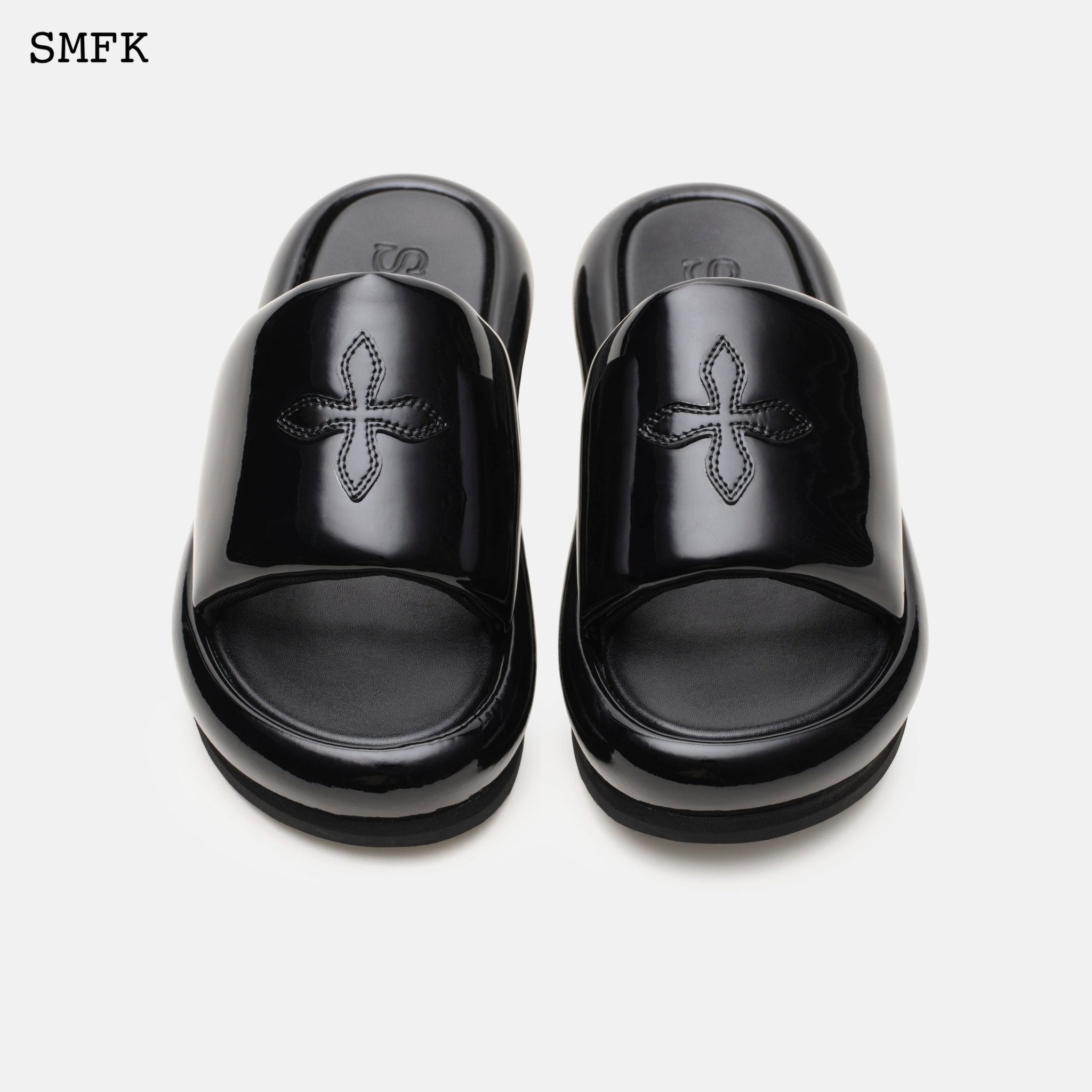 SMFK Compass Black Balloon Slippers | MADA IN CHINA