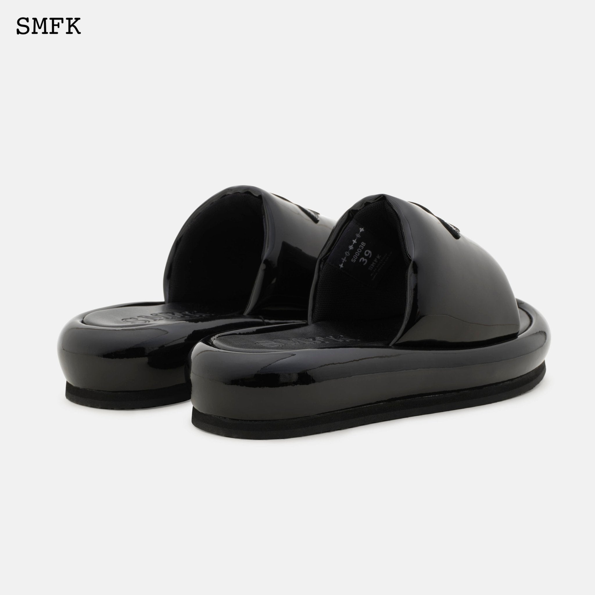 SMFK Compass Black Balloon Slippers | MADA IN CHINA