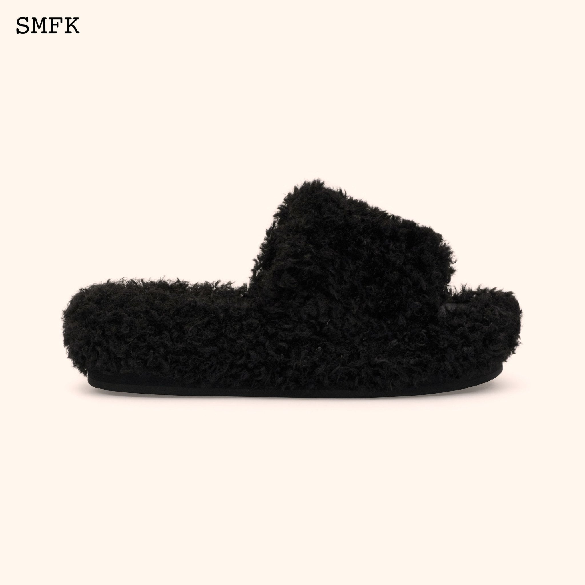 【ほぼ新品未使用】SMFK ブラックファーサンダル 38 Compass 黑色天鹅绒毛茸茸拖鞋| MADAX