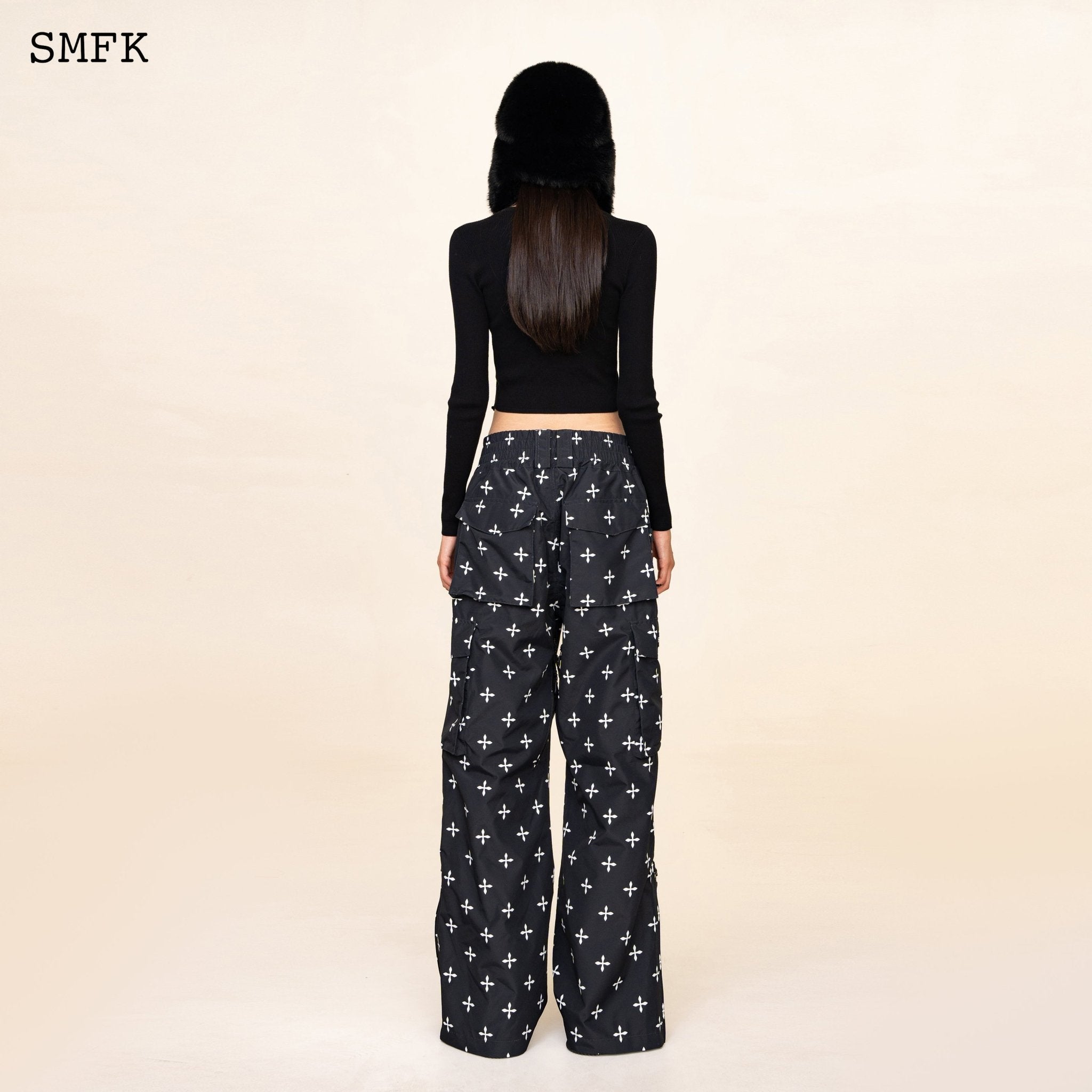 SMFK Compass Cross Rib Knitted Top In Black | MADA IN CHINA