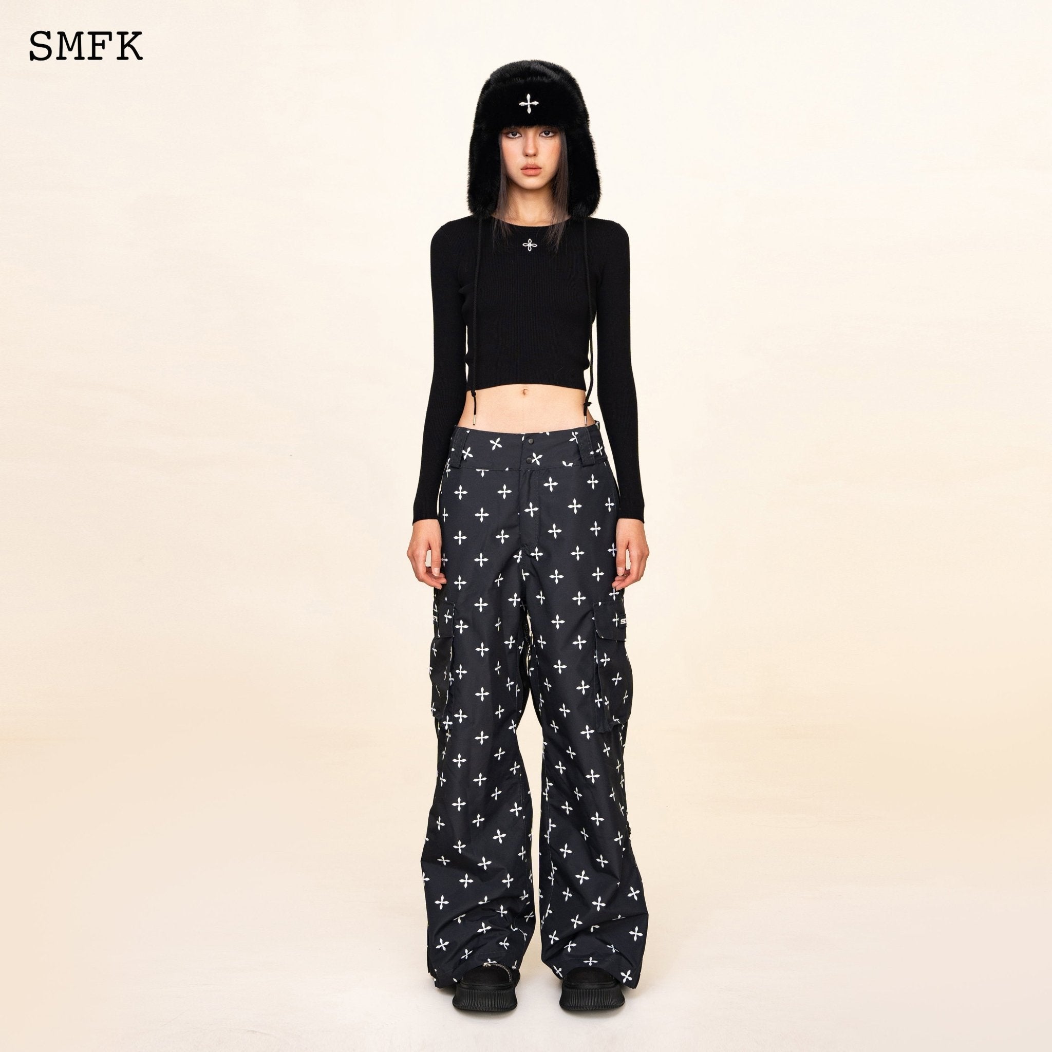 SMFK Compass Cross Rib Knitted Top In Black | MADA IN CHINA