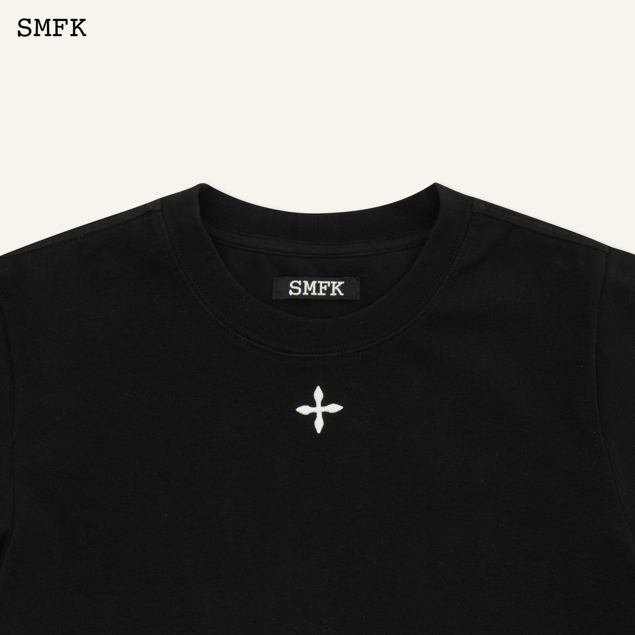 SMFK Compass Hug Slim-Fit Tee In Black | MADA IN CHINA