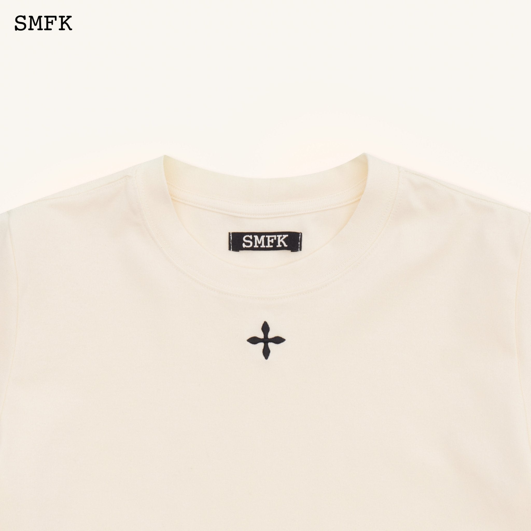 SMFK Compass Hug Slim-Fit Tee In White | MADA IN CHINA