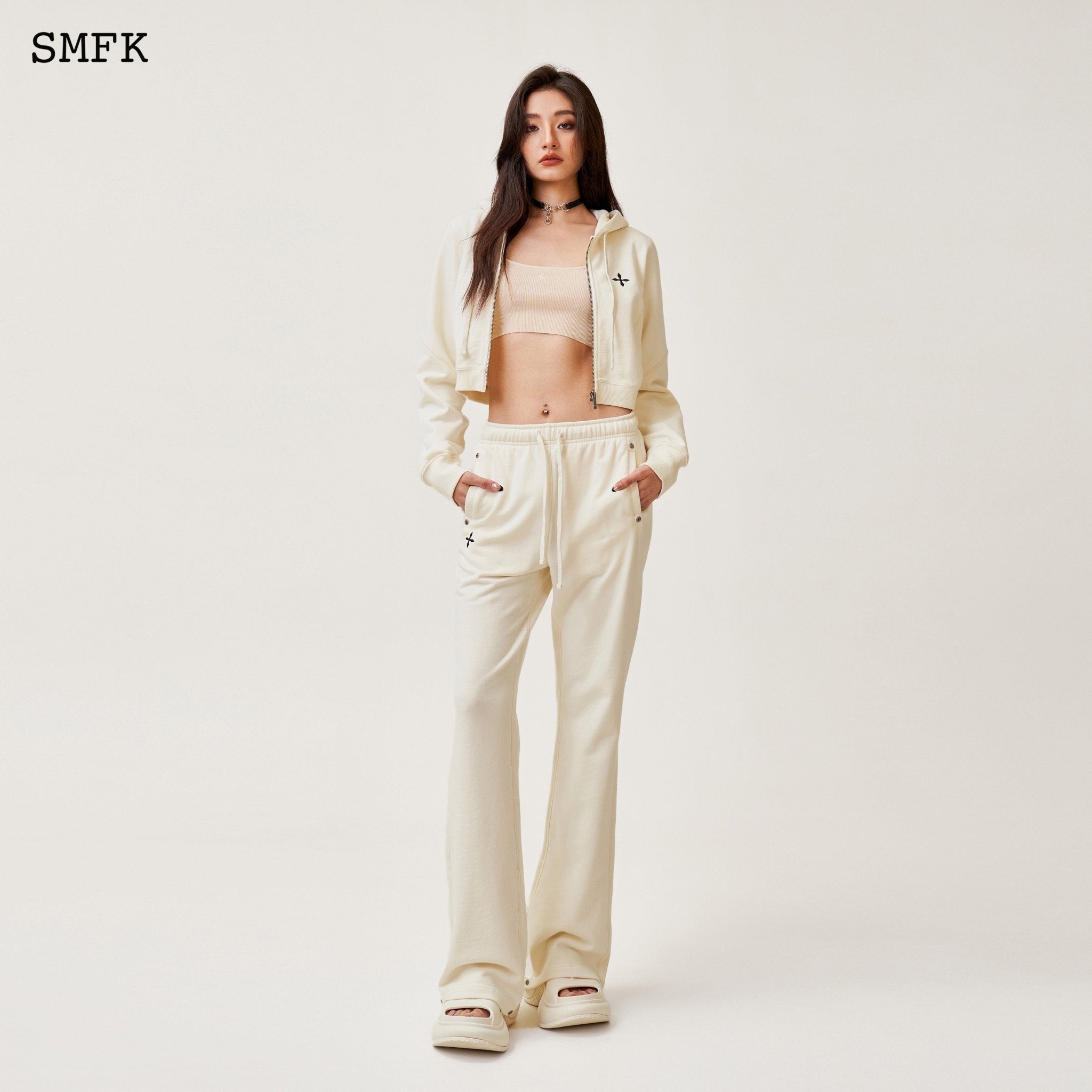 SMFK Compass Rush Short Sporty Hoodie In White | MADA IN CHINA