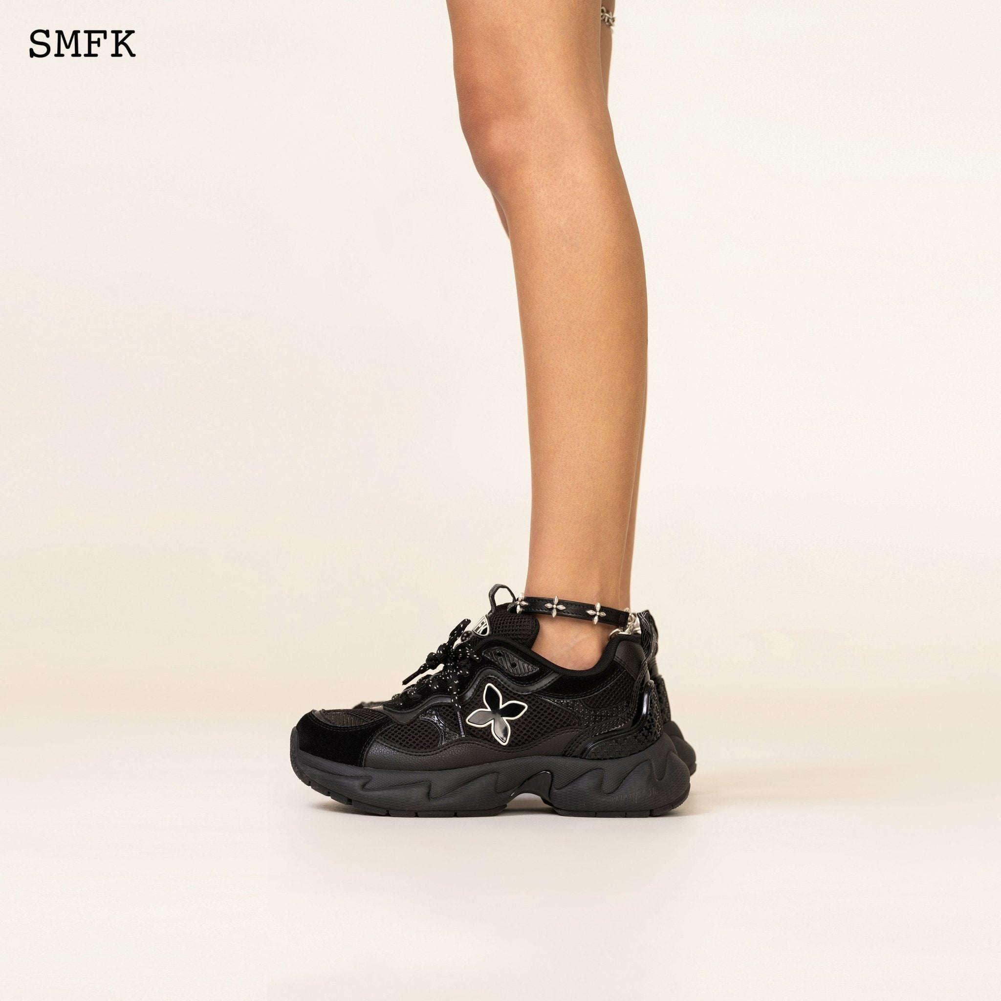 SMFK Compass Wave Retro Jogging Shoes In Black | MADA IN CHINA