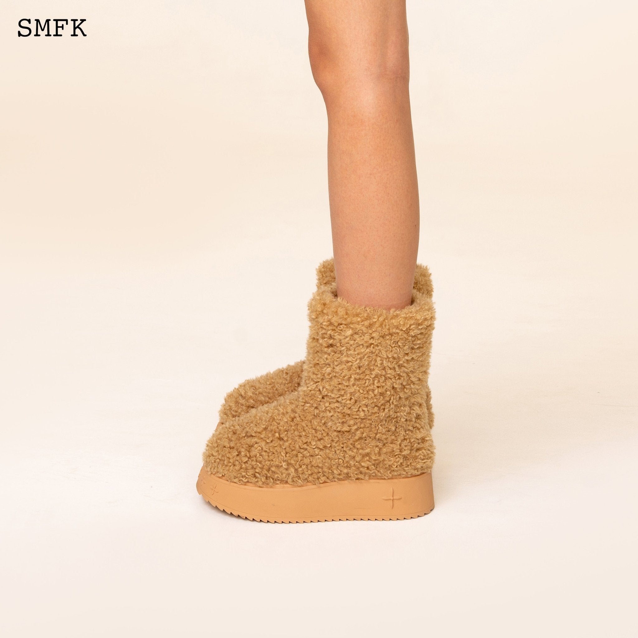 SMFK Compass Woolly Wheat Fluffy Boots | MADA IN CHINA