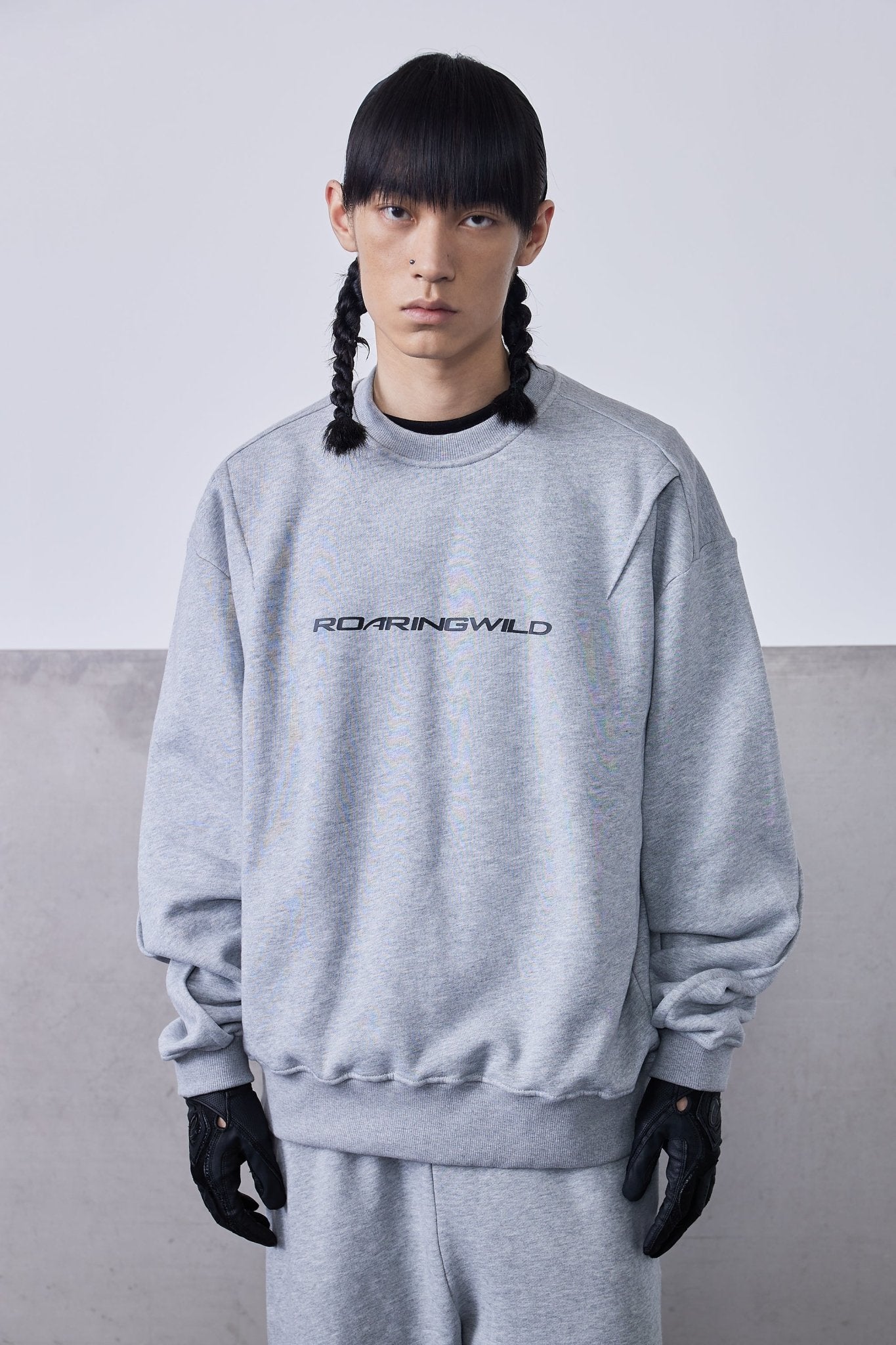 ROARINGWILD Dart LOGO Sweatershirt | MADA IN CHINA