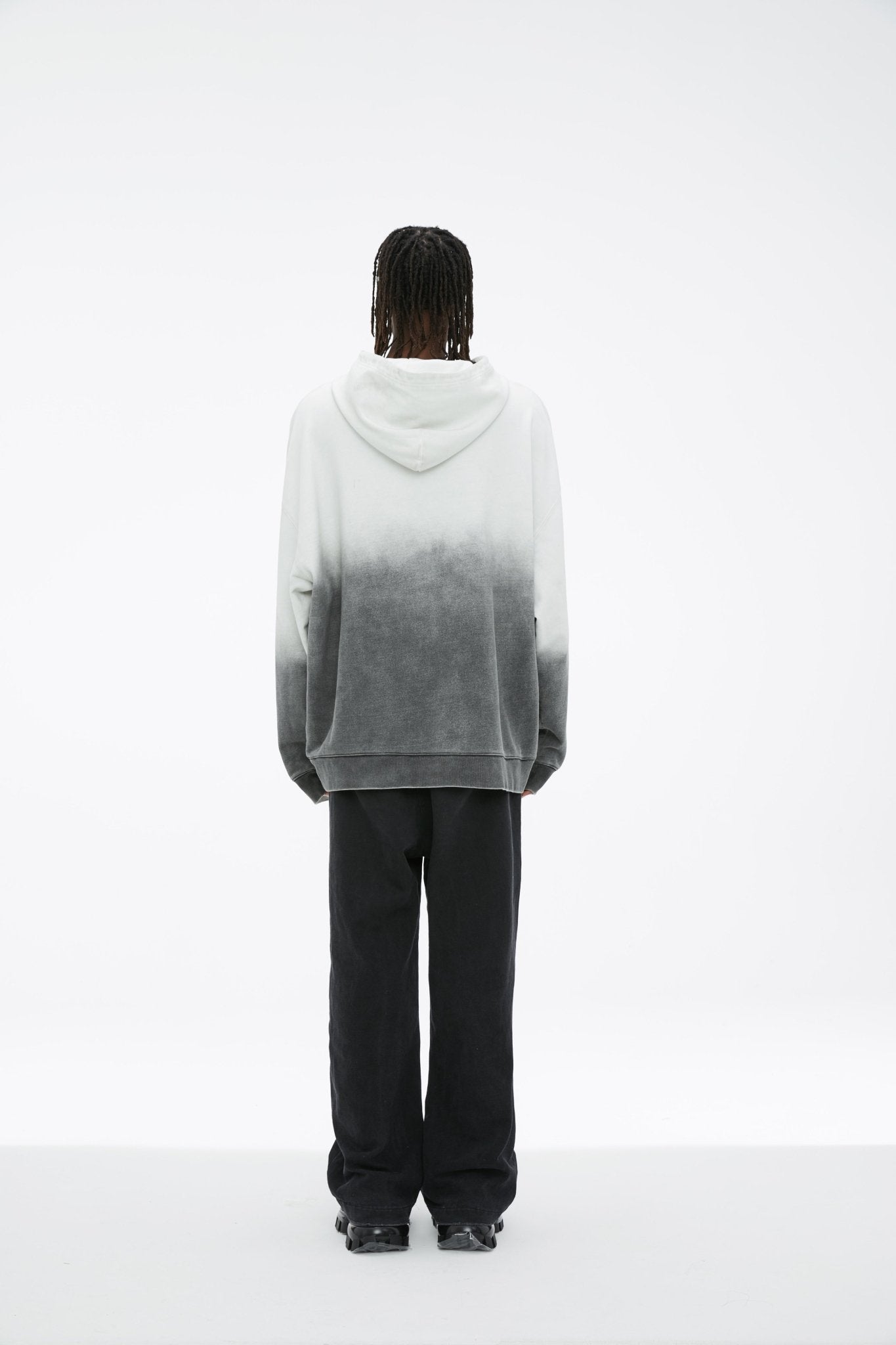 VANN VALRENCÉ Gradient Letter Hoodie | MADA IN CHINA