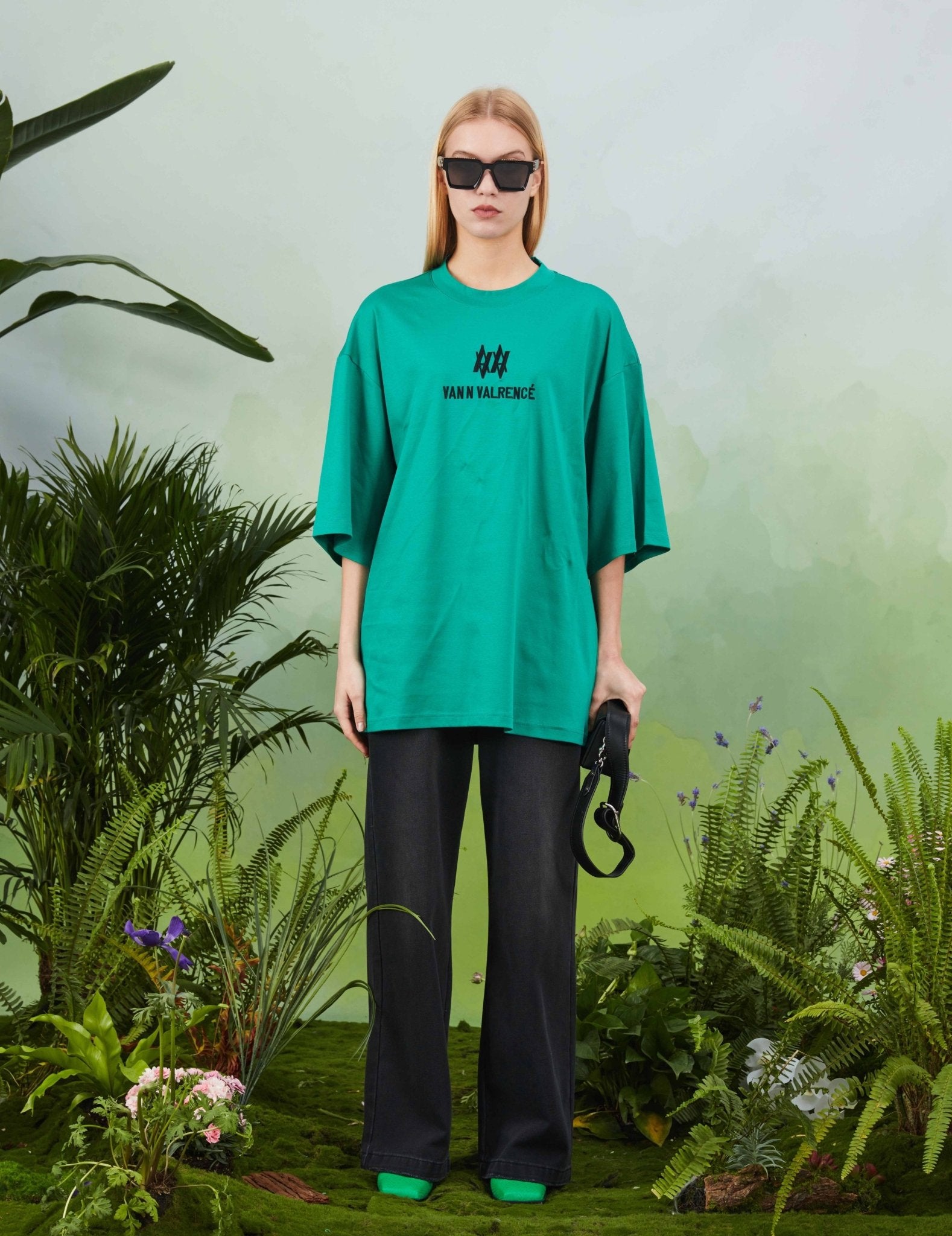 VANN VALRENCÉ Green Basic T-shirt | MADA IN CHINA