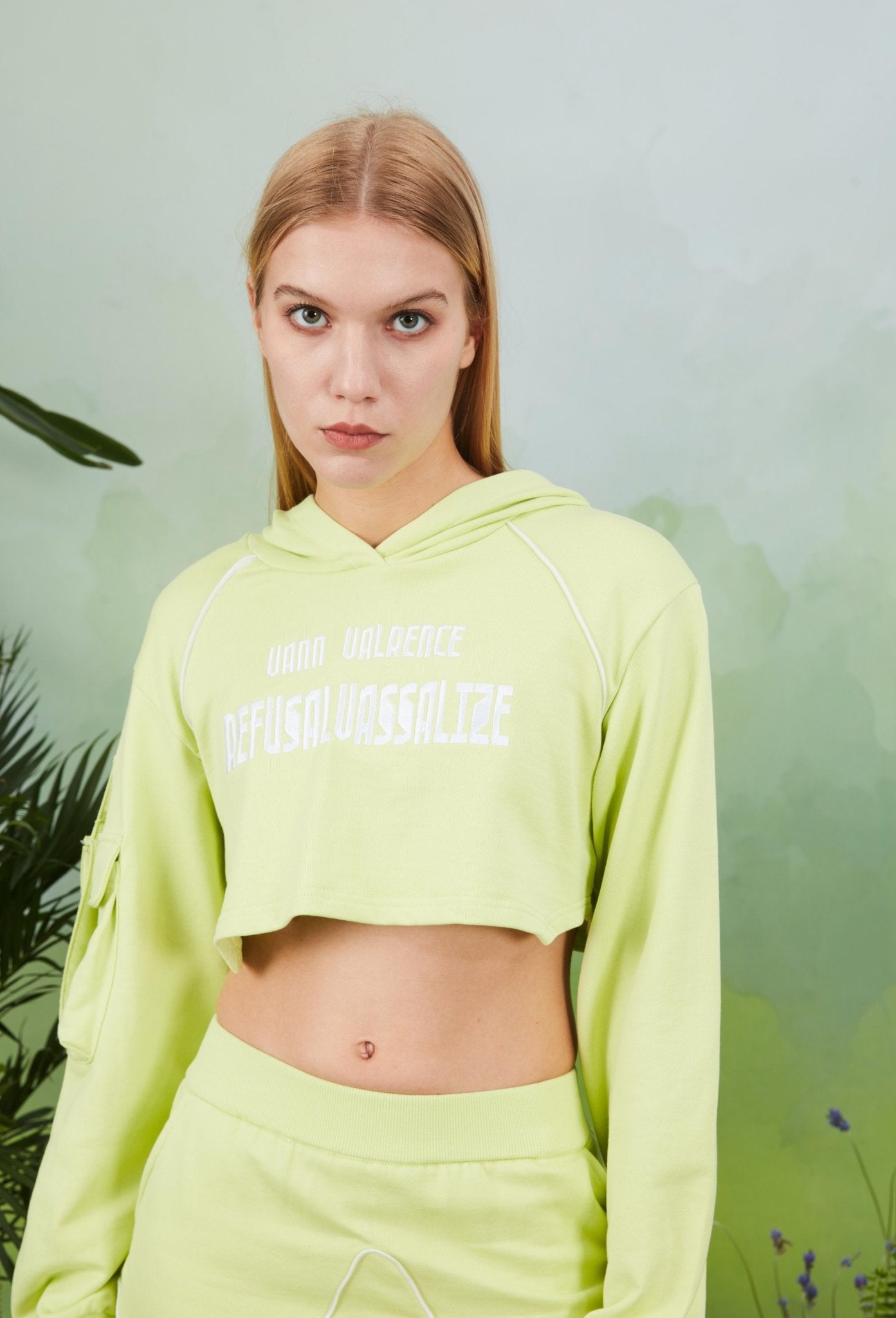 VANN VALRENCÉ Green Women Short Hoodie | MADA IN CHINA