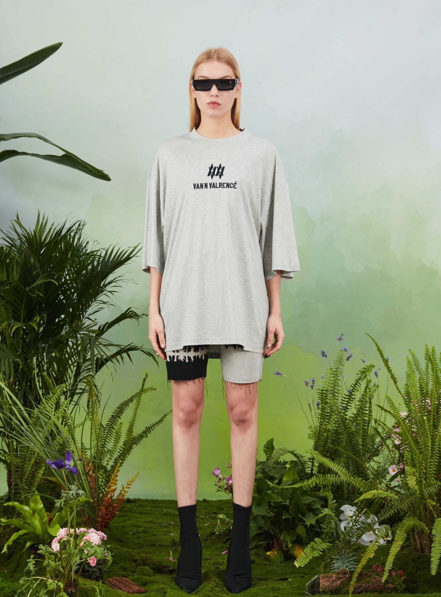 VANN VALRENCÉ Grey Basic T-shirt | MADA IN CHINA