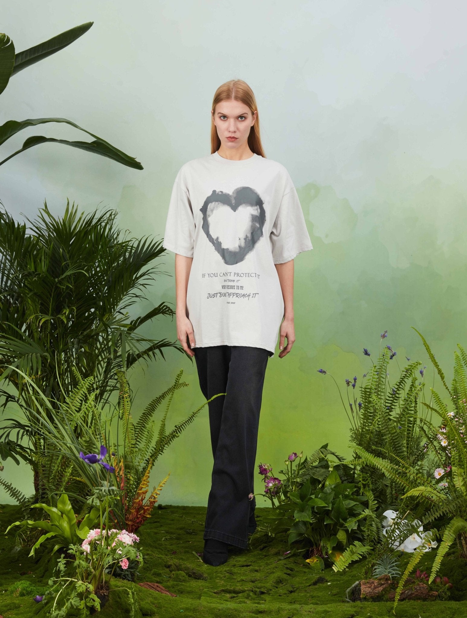 VANN VALRENCÉ Grey Hearts Do Old Style T-Shirt | MADA IN CHINA