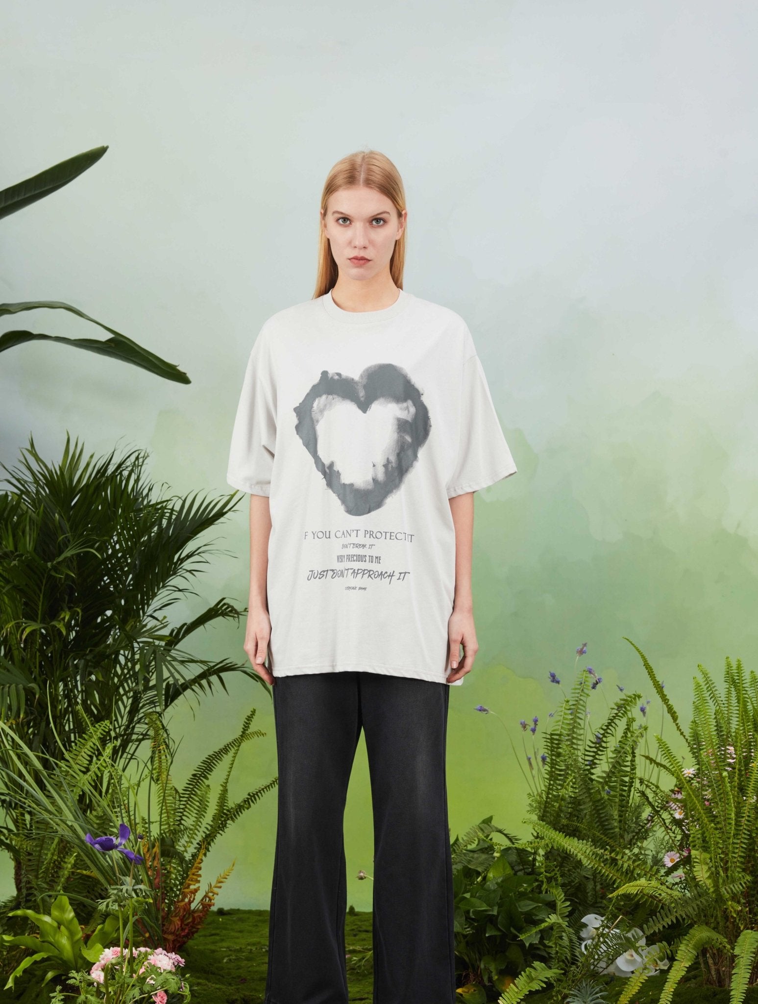 VANN VALRENCÉ Grey Hearts Do Old Style T-Shirt | MADA IN CHINA