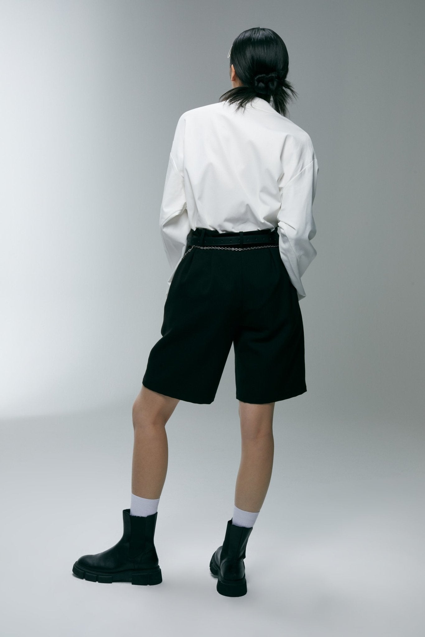 ROARINGWILD Lady Pleat Woolen Shorts | MADA IN CHINA