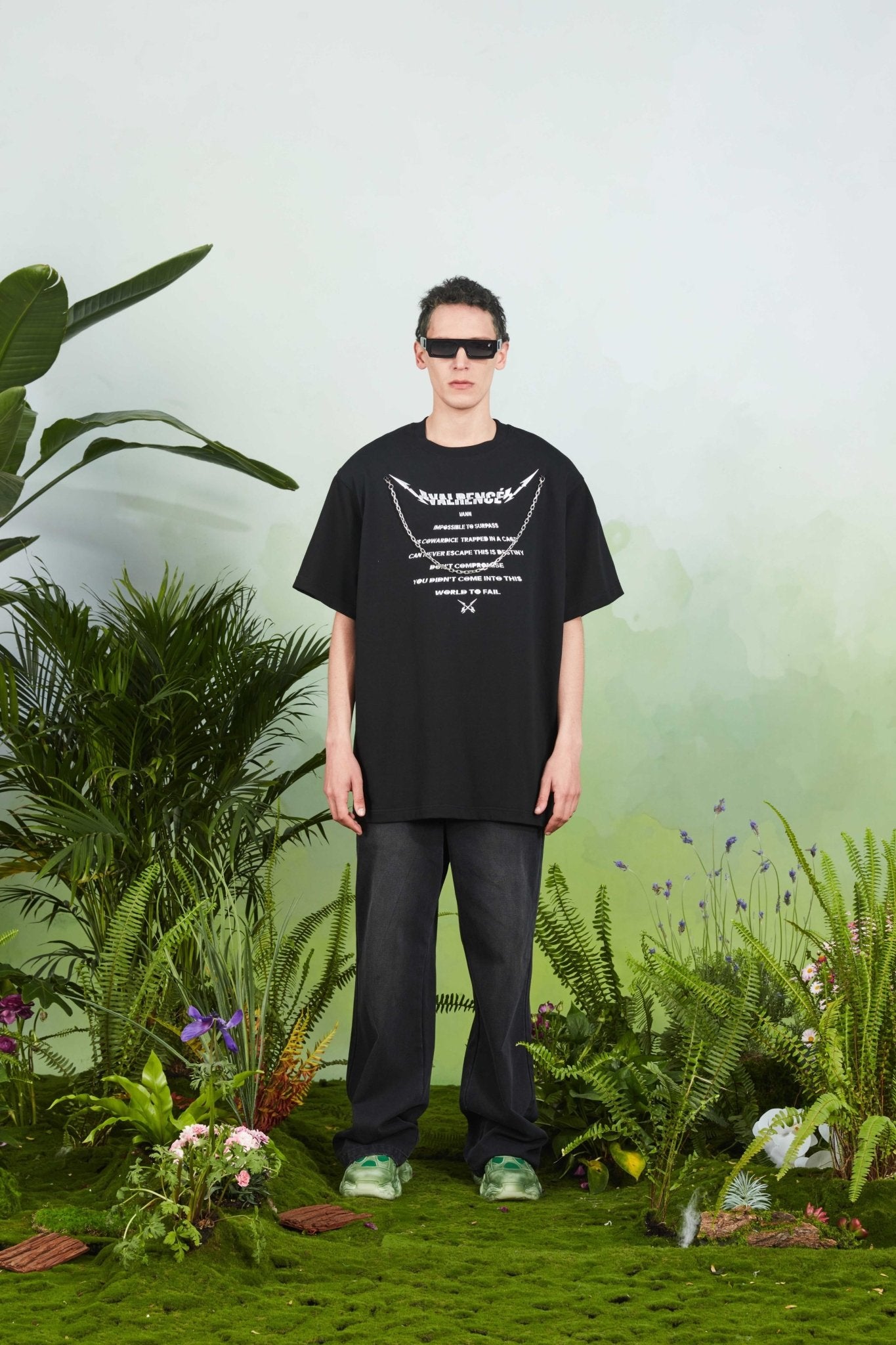 VANN VALRENCÉ Metal Chain Short Sleeve T-shirt | MADA IN CHINA