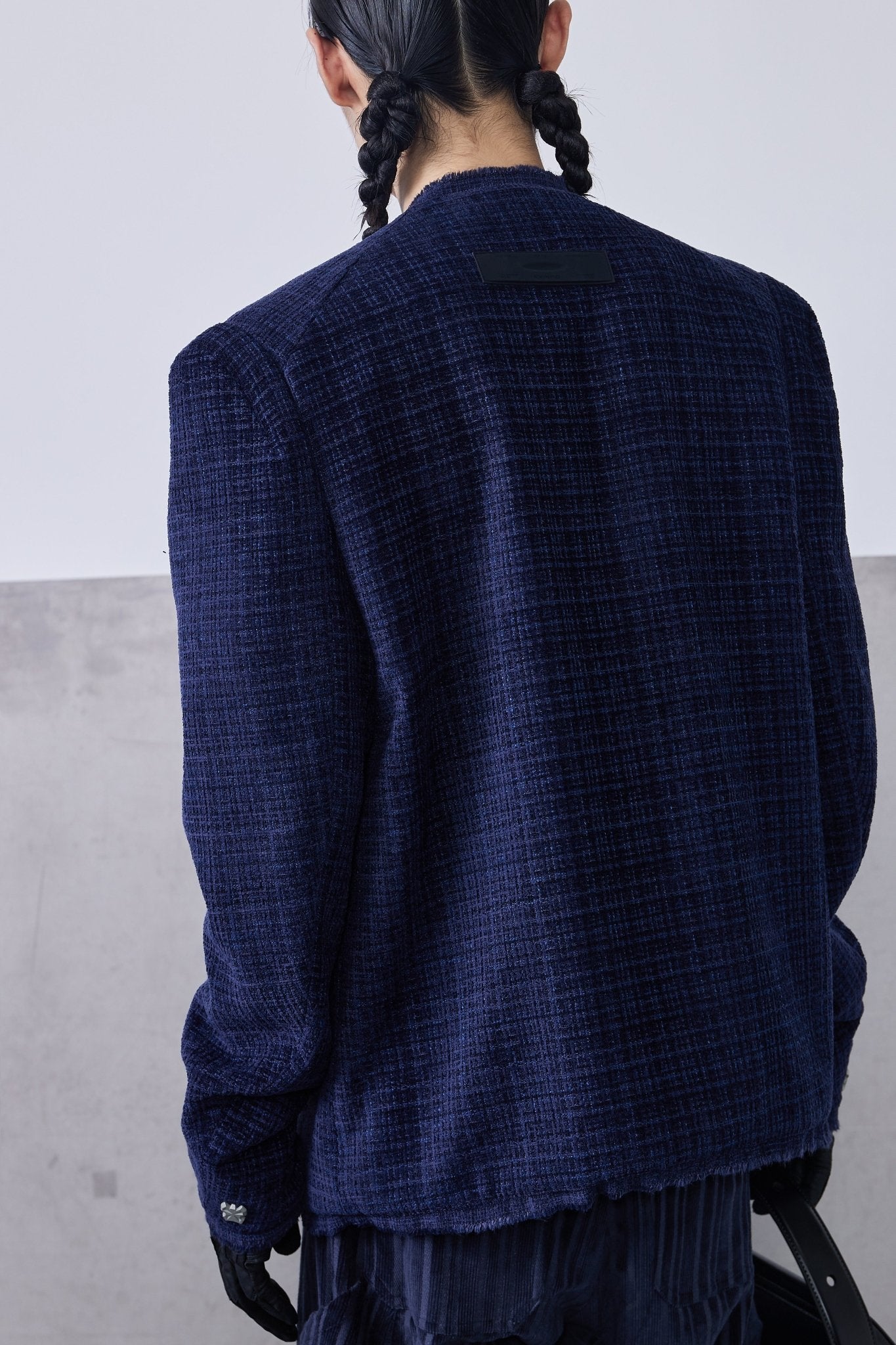 ROARINGWILD Navy Blue Shrug Blazer | MADA IN CHINA