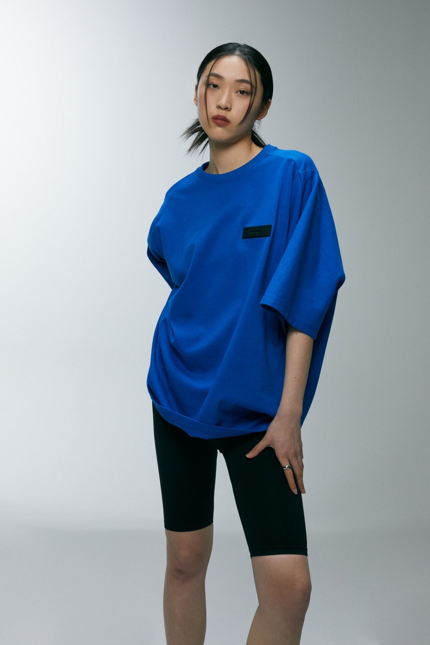 ROARINGWILD One-Piece Sleeve T-Shirt | MADA IN CHINA