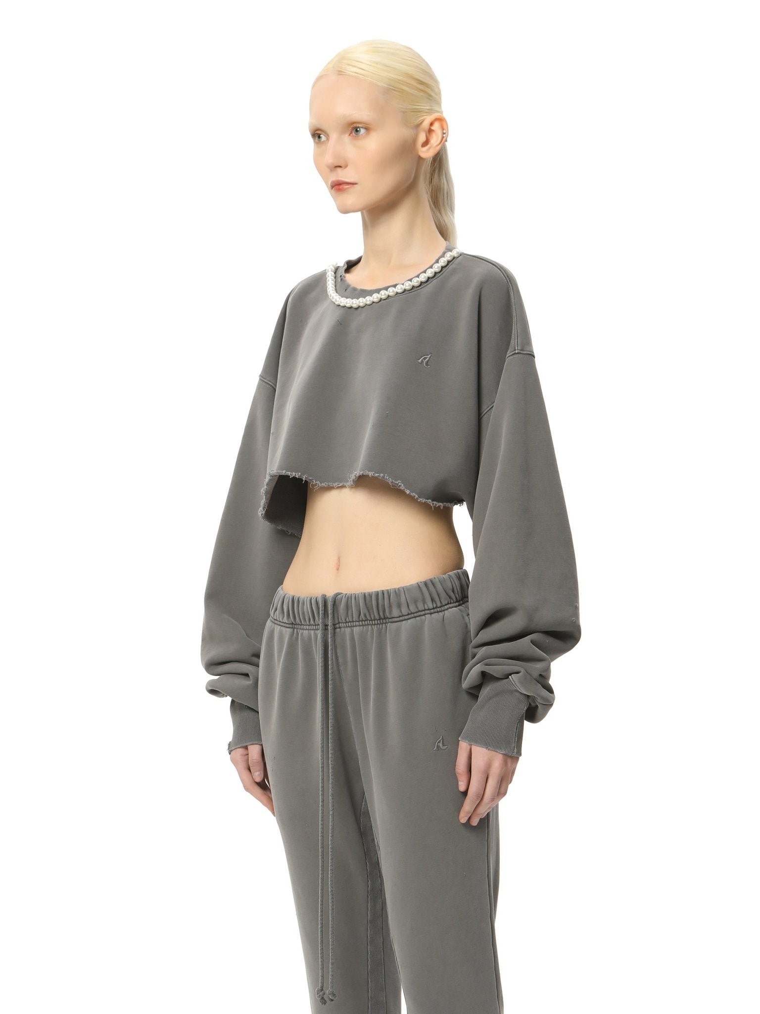 AIN'T SHY Pearl Necklace Crewneck Cold Ash | MADA IN CHINA