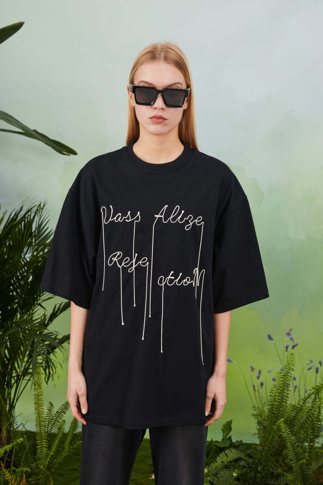 VANN VALRENCÉ Rope Embroidered Alphabet Craft T-shirt | MADA IN CHINA