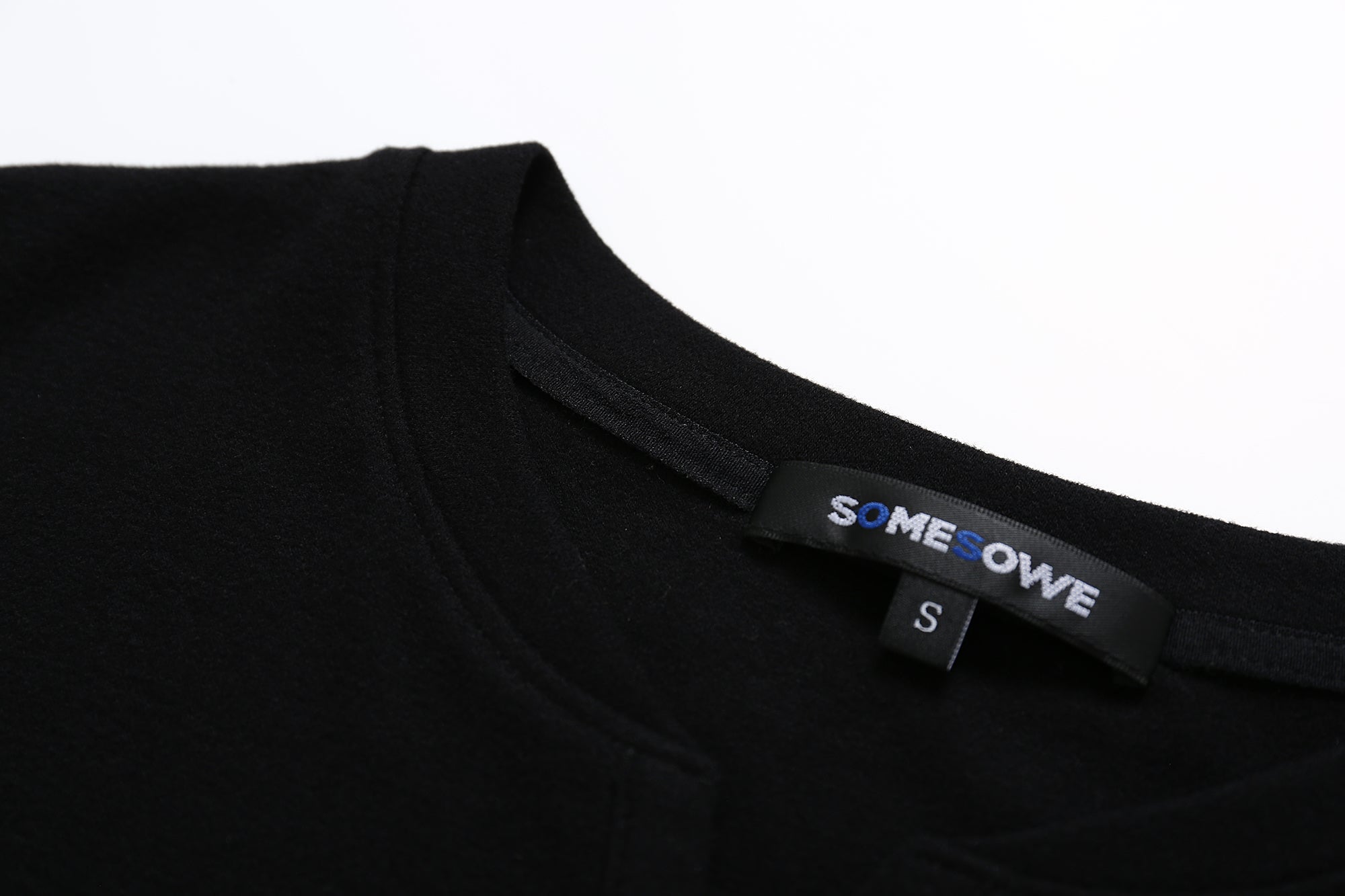 SOMESOWE Small V-neck Thermal T-shirt Black | MADA IN CHINA