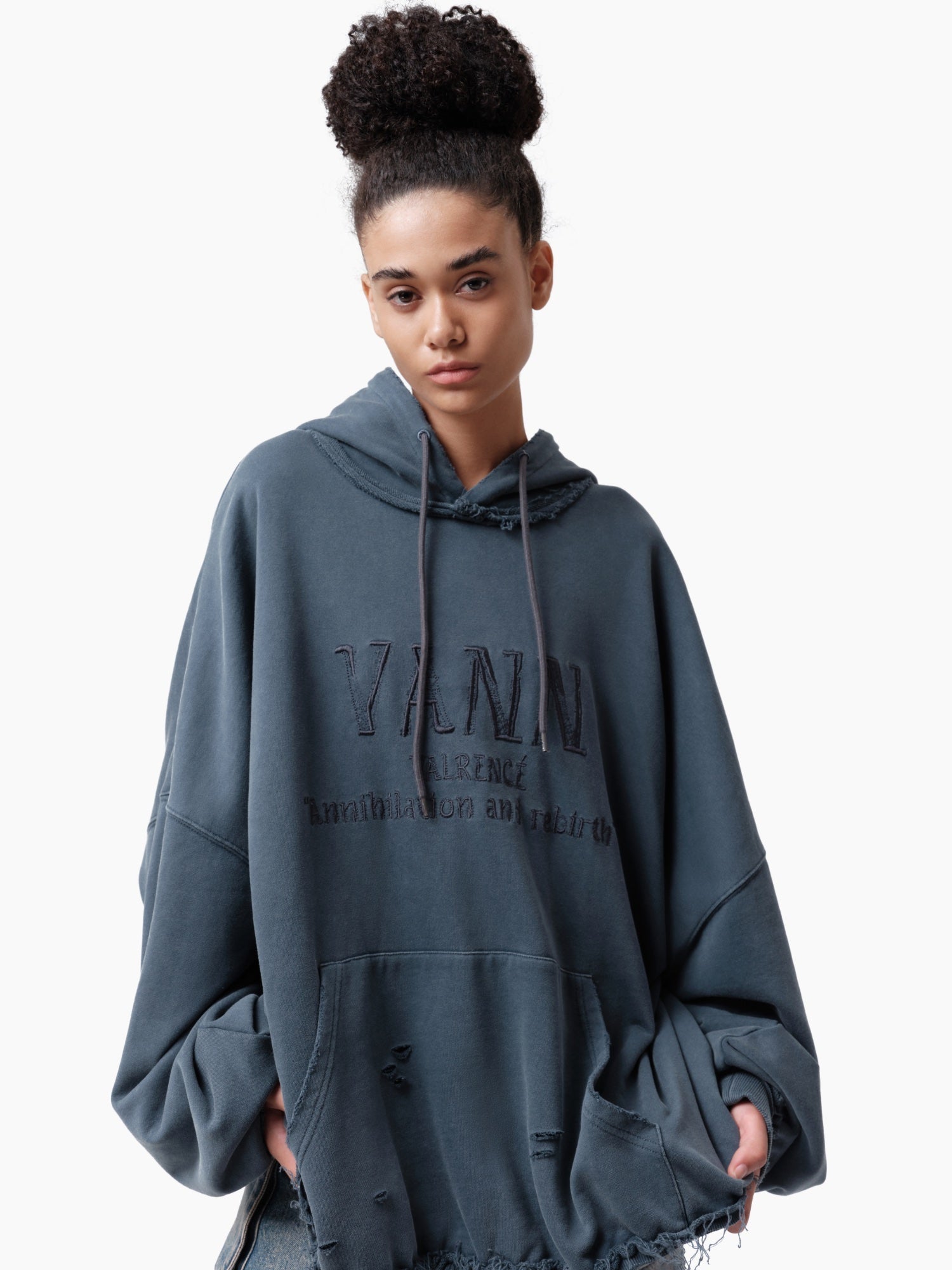 VANN VALRENCÉ Smoky Blue Raw Edge Sweatshirt | MADA IN CHINA