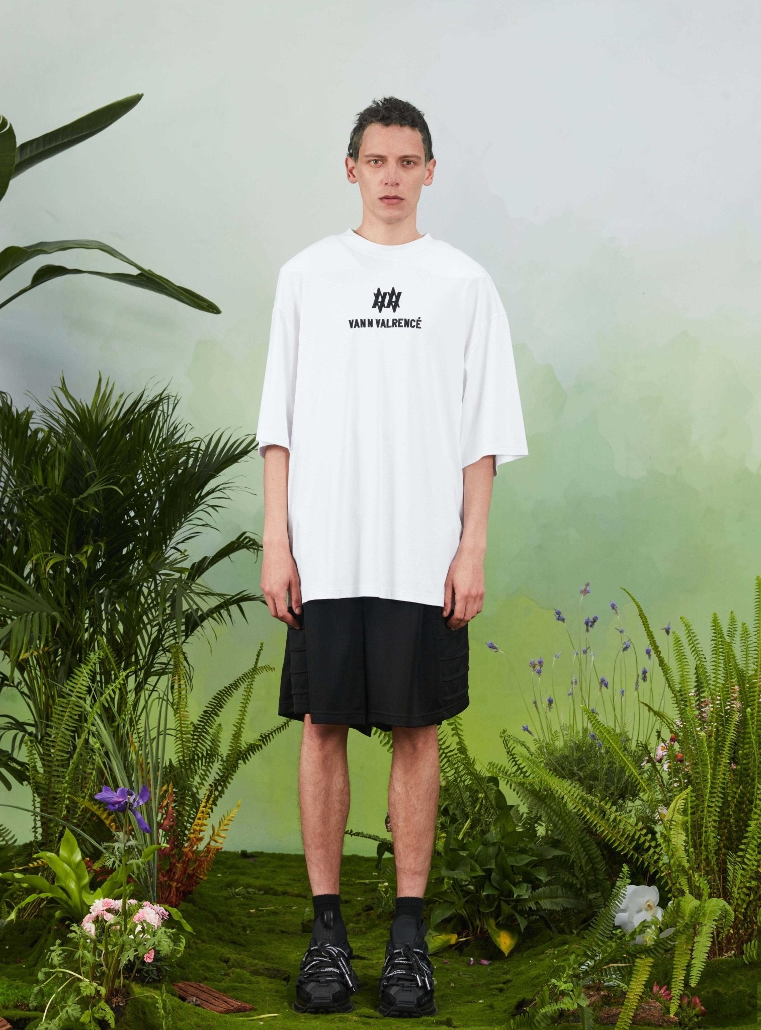 VANN VALRENCÉ White Basic T-shirt | MADA IN CHINA