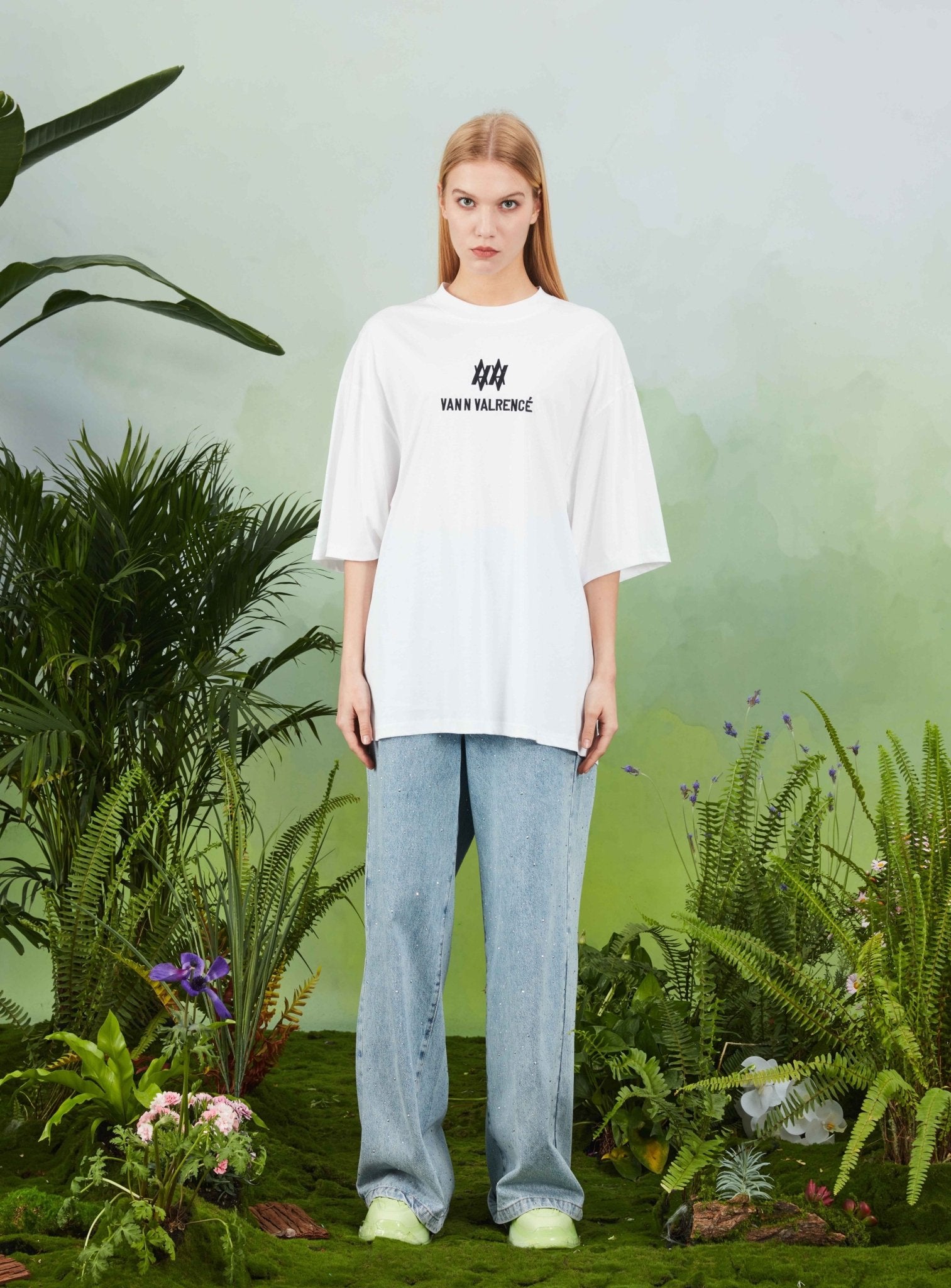 VANN VALRENCÉ White Basic T-shirt | MADA IN CHINA