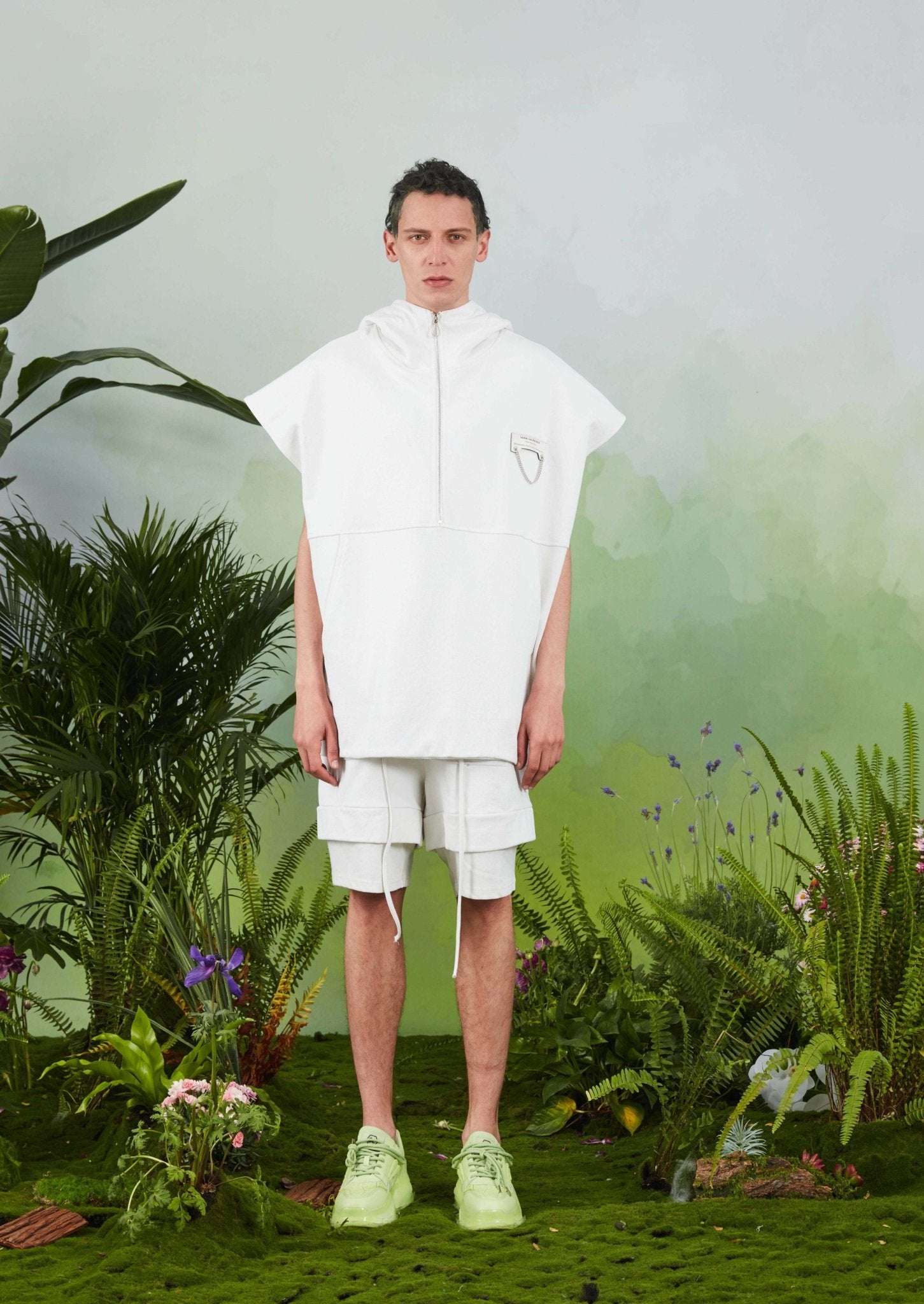 VANN VALRENCÉ White Hooded Sleeveless Hoodie | MADA IN CHINA