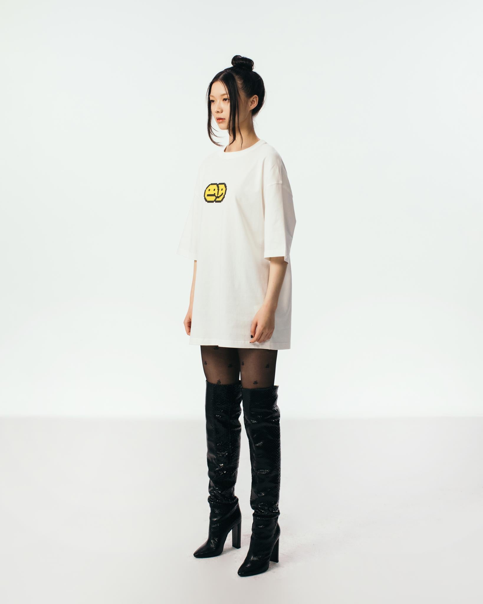 ANN ANDELMAN White Smiling Face Tee | MADA IN CHINA