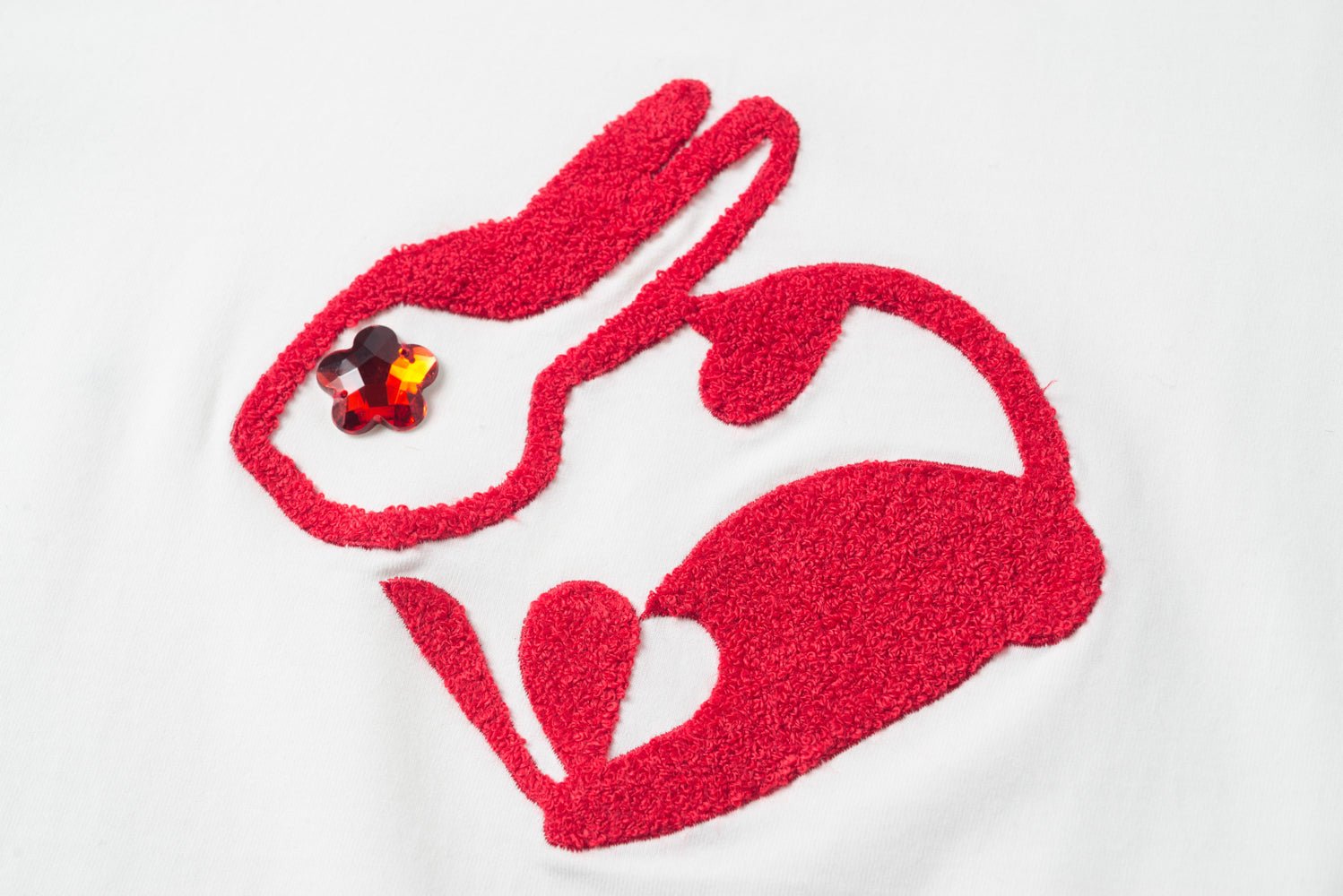 SOMESOWE White T-Shirt With Red Rabbit Embroidery | MADA IN CHINA